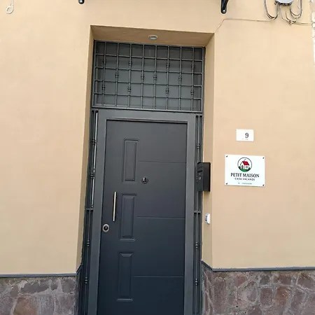 Petit Maison بيت للعطل كاستيلاّماري دي ستا